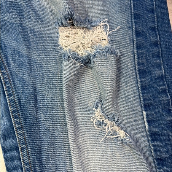 Abercrombie & Fitch The Mom High Rise Two Tone  Distressed 31/12R - Picture 3 of 8